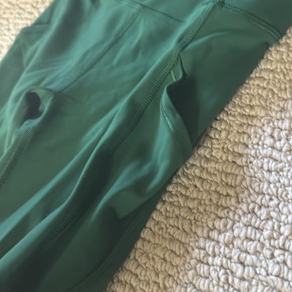Dark green lululemon full length size 2 with pockets - Picture 4 of 6